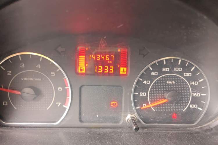 Used Wuling Rongguang V 2019 1.5L Window-Sealed Utility Model China VI LAR Odometer Close Up