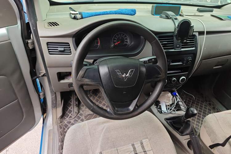 Used Wuling Rongguang V 2019 1.5L Window-Sealed Utility Model China VI LAR Steering Wheel