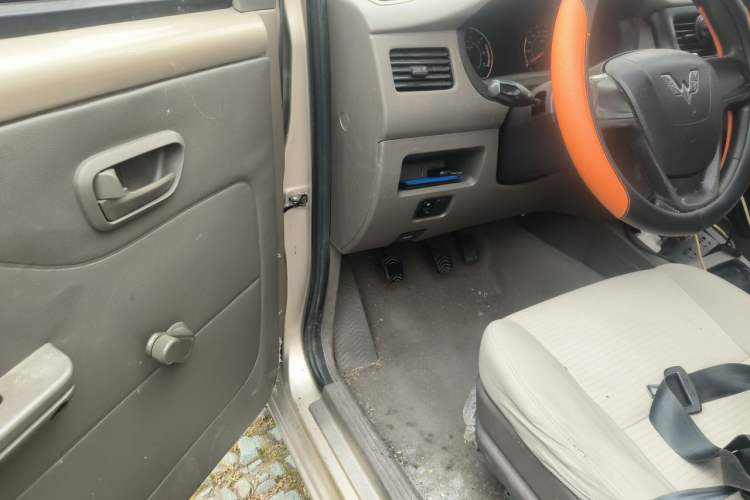 Used Wuling Rongguang V 2019 1.5L Practical Model China VI LAR Driver Seat
