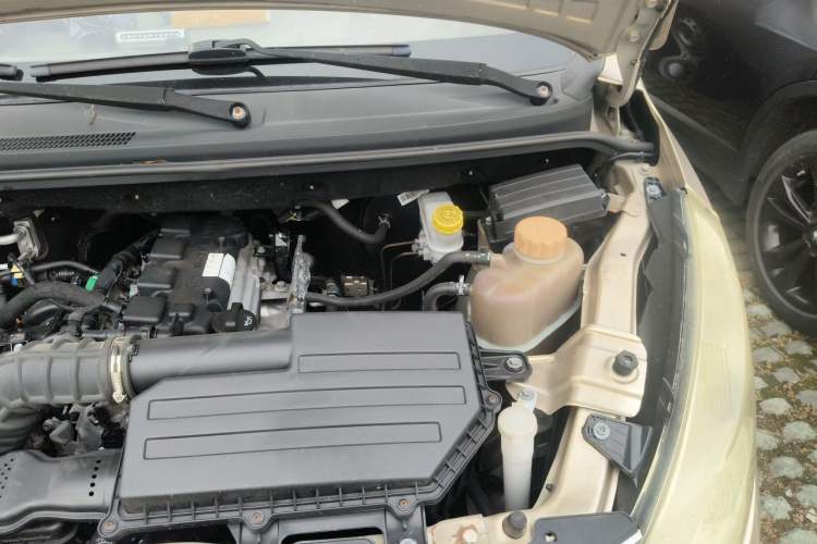 Used Wuling Rongguang V 2019 1.5L Practical Model China VI LAR Engine Bay Left
