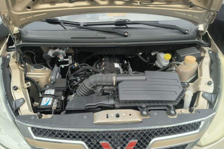Used Wuling Rongguang V 2019 1.5L Practical Model China VI LAR Engine Bay