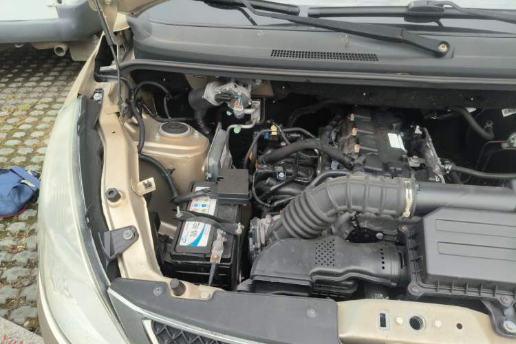 Used Wuling Rongguang V 2019 1.5L Practical Model China VI LAR Engine Bay Right