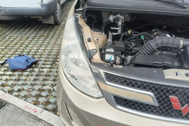 Used Wuling Rongguang V 2019 1.5L Practical Model China VI LAR Right Front Headlight