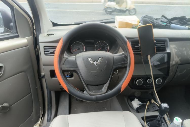 Used Wuling Rongguang V 2019 1.5L Practical Model China VI LAR Steering Wheel