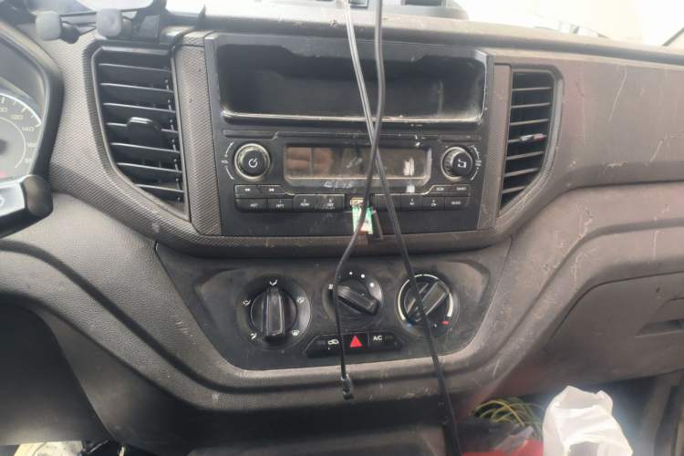 Used Wuling Rongguang V 2019 1.5L Window-Sealed Utility Model China VI LAR Audio And AC Panel
