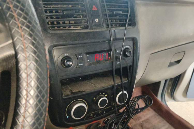 Used Wuling Rongguang V 2019 1.5L Practical Model China VI LAR Audio And AC Panel