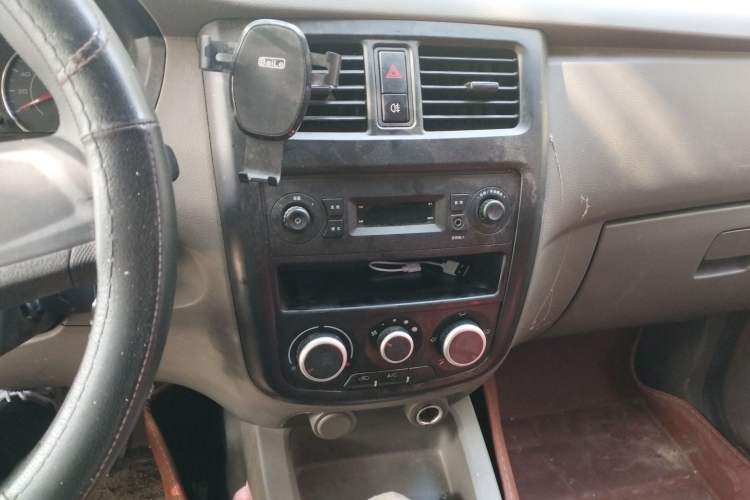 Used Wuling Rongguang V 2019 1.5L Van - Utility Model Audio And AC Panel