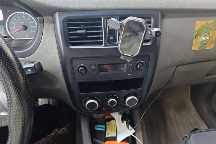 Used Wuling Rongguang V 2019 1.5L Window-Sealed Utility Model China VI LAR Audio And AC Panel