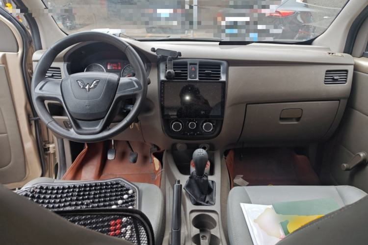 Used Wuling Rongguang V 2019 1.5L Van - Utility Model Center Console