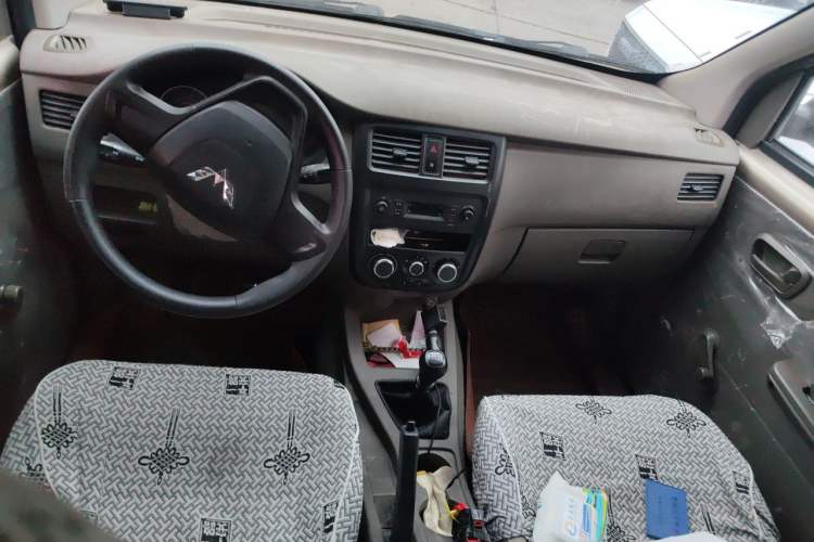 Used Wuling Rongguang V 2019 1.5L Practical Model China VI LAR Center Console