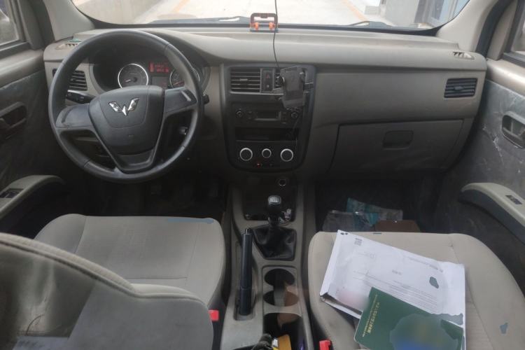 Used Wuling Rongguang V 2019 1.5L Window-Sealed Utility Model China VI LAR Center Console