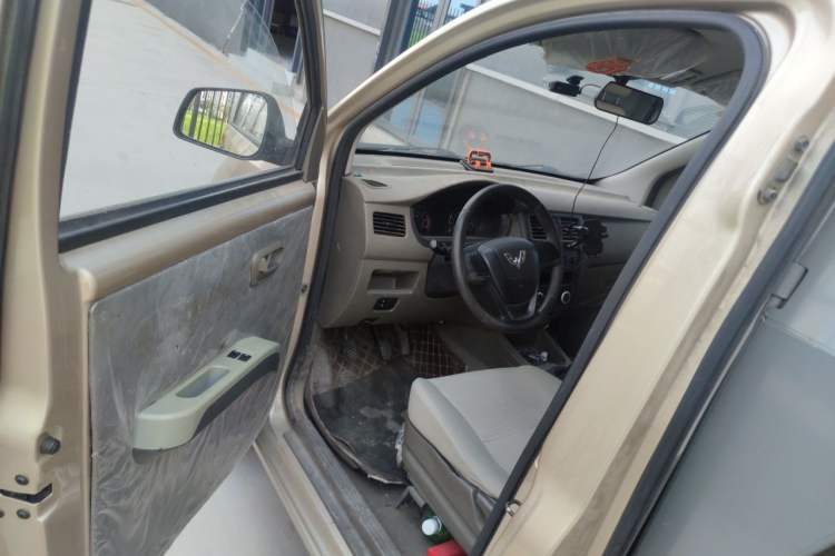 Used Wuling Rongguang V 2019 1.5L Window-Sealed Utility Model China VI LAR Driver Seat
