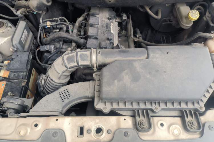 Used Wuling Rongguang V 2019 1.5L Window-Sealed Utility Model China VI LAR Engine Bay
