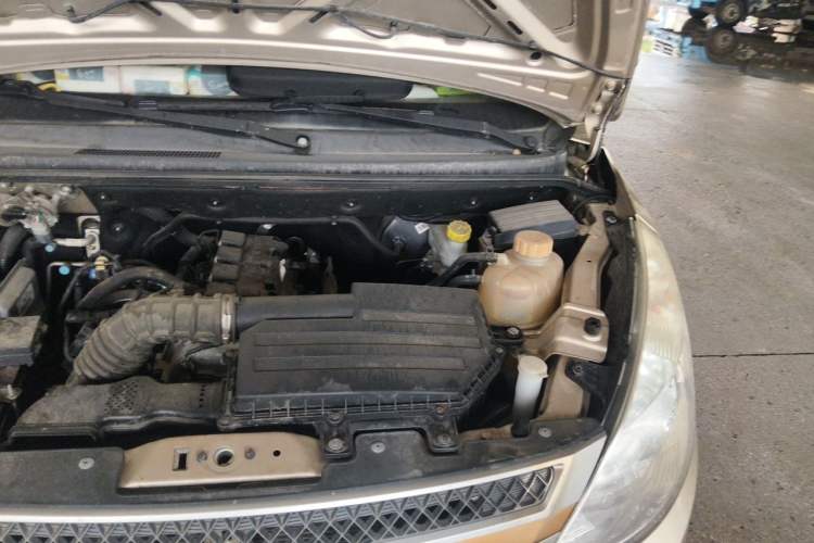Used Wuling Rongguang V 2019 1.5L Practical Model China VI LAR Engine Bay Left