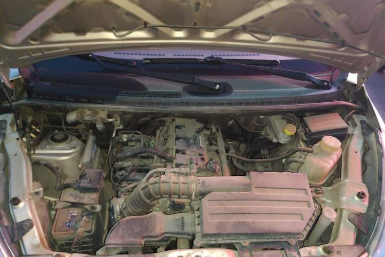 Used Wuling Rongguang V 2019 1.5L Practical Model China VI LAR Engine Bay