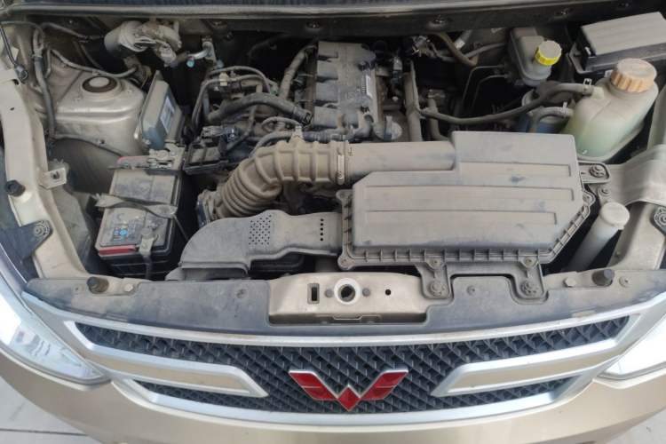 Used Wuling Rongguang V 2019 1.5L Window-Sealed Utility Model China VI LAR Engine Bay