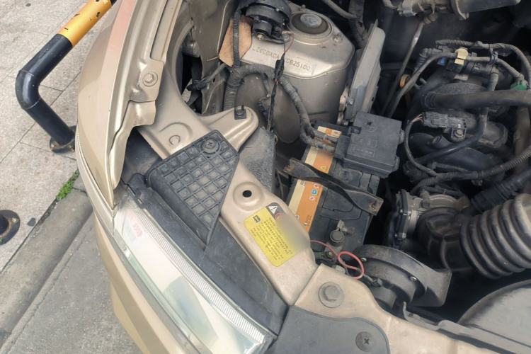 Used Wuling Rongguang V 2019 1.5L Window-Sealed Utility Model China VI LAR Engine Bay Right
