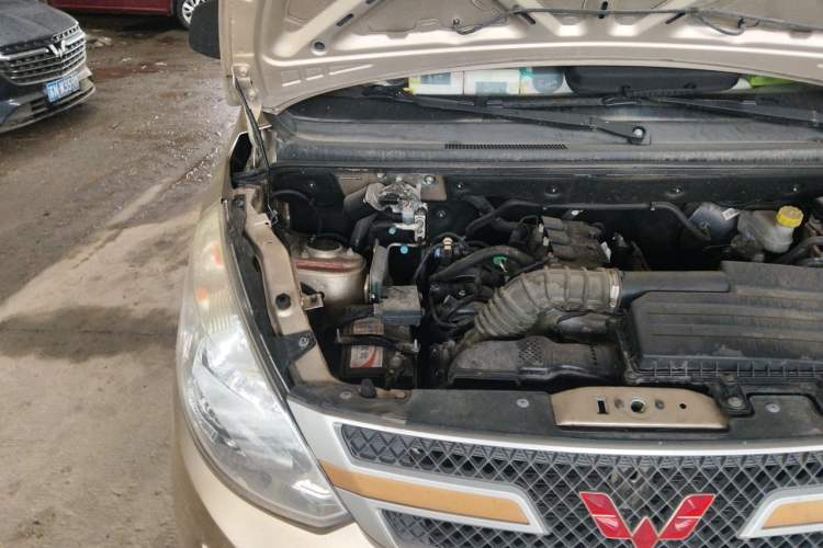 Used Wuling Rongguang V 2019 1.5L Practical Model China VI LAR Engine Bay Right