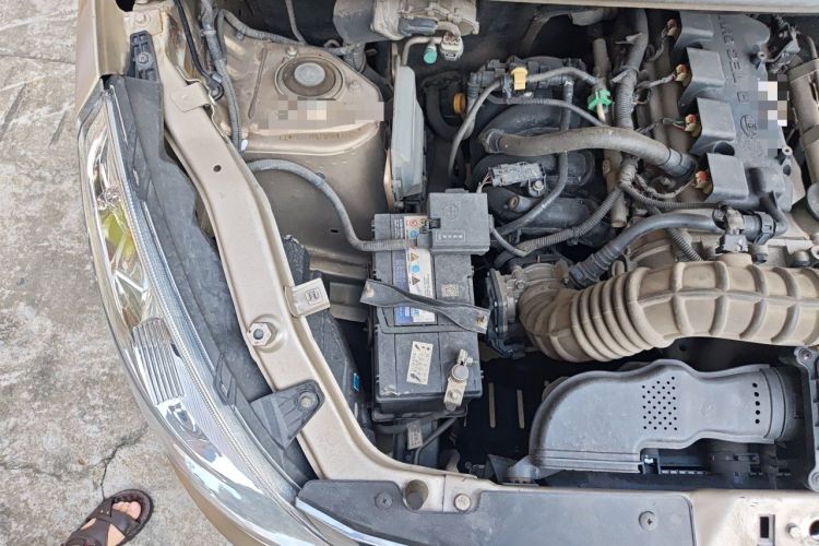 Used Wuling Rongguang V 2019 1.5L Window-Sealed Utility Model China VI LAR Engine Bay Right