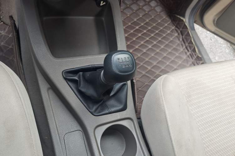 Used Wuling Rongguang V 2019 1.5L Practical Model China VI LAR Gear Lever
