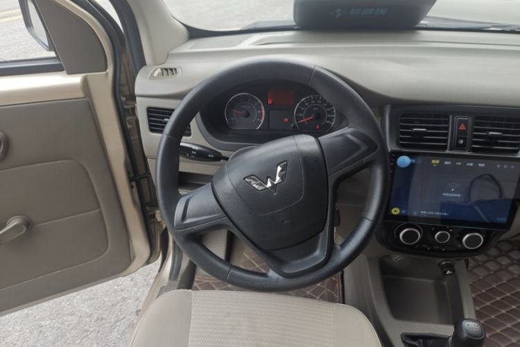 Used Wuling Rongguang V 2019 1.5L Practical Model China VI LAR Interior 4