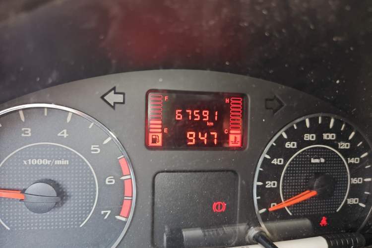 Used Wuling Rongguang V 2019 1.5L Van - Utility Model Odometer Close Up