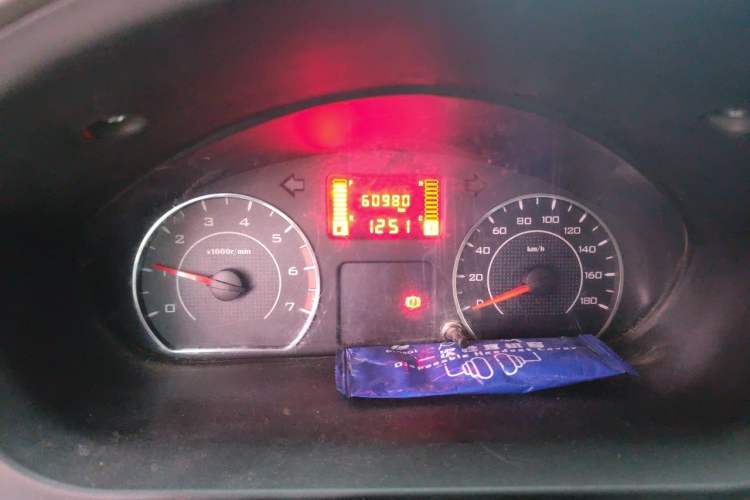 Used Wuling Rongguang V 2019 1.5L Practical Model China VI LAR Odometer Close Up