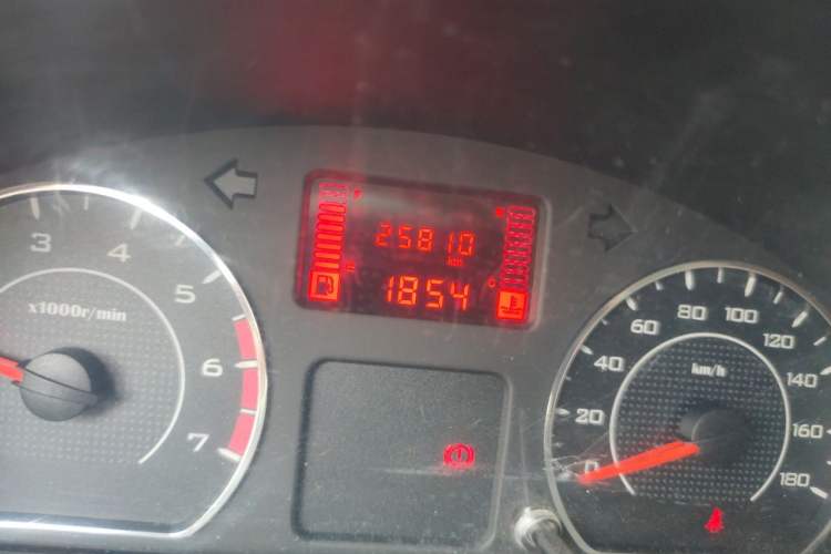 Used Wuling Rongguang V 2019 1.5L Window-Sealed Utility Model China VI LAR Odometer Close Up