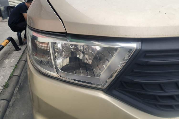 Used Wuling Rongguang V 2019 1.5L Window-Sealed Utility Model China VI LAR Right Front Headlight