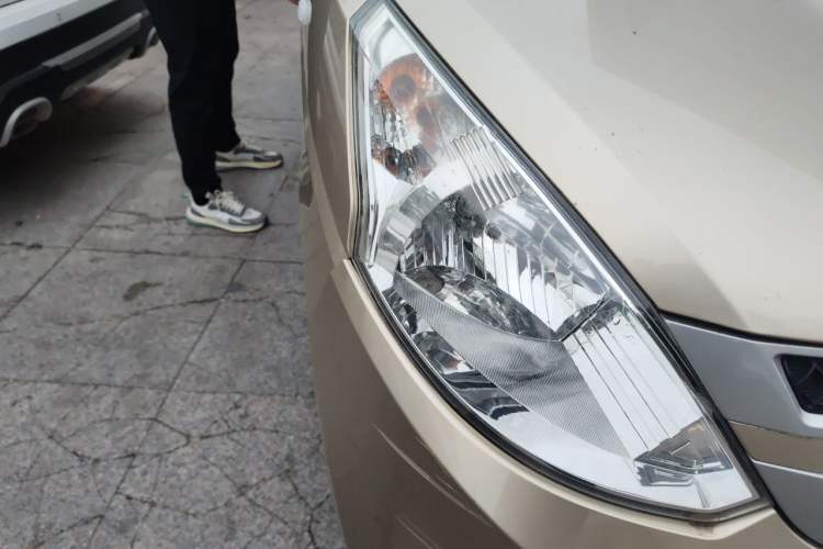 Used Wuling Rongguang V 2019 1.5L Practical Model China VI LAR Right Front Headlight