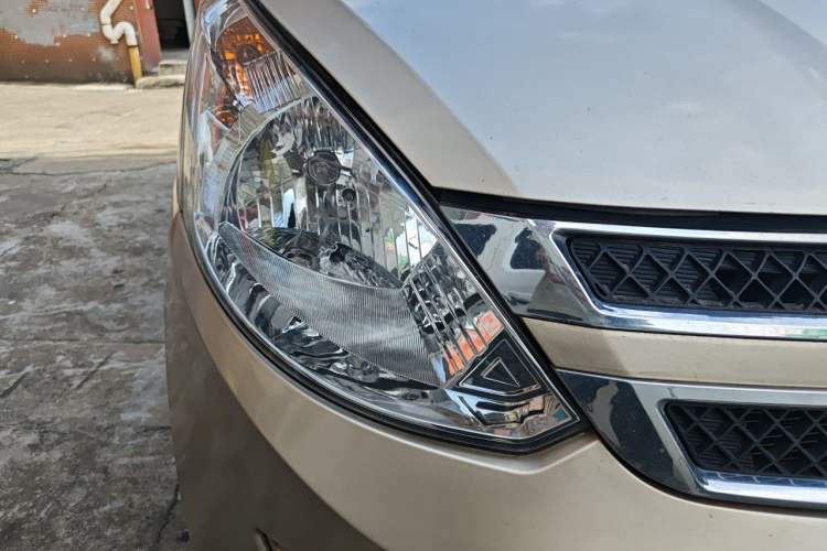 Used Wuling Rongguang V 2019 1.5L Window-Sealed Utility Model China VI LAR Right Front Headlight