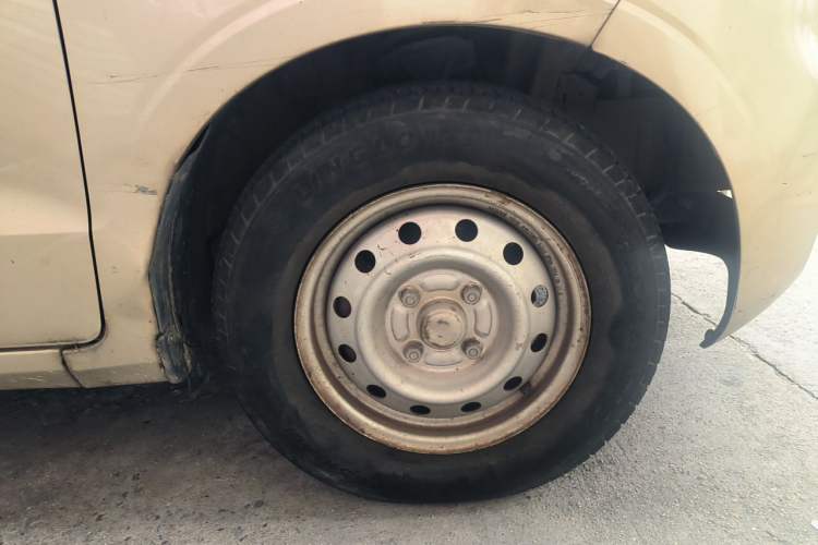 Used Wuling Rongguang V 2019 1.5L Window-Sealed Utility Model China VI LAR Right Front Wheel Hub
