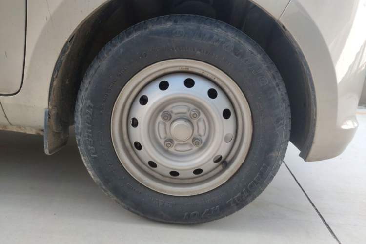 Used Wuling Rongguang V 2019 1.5L Window-Sealed Utility Model China VI LAR Right Front Wheel Hub