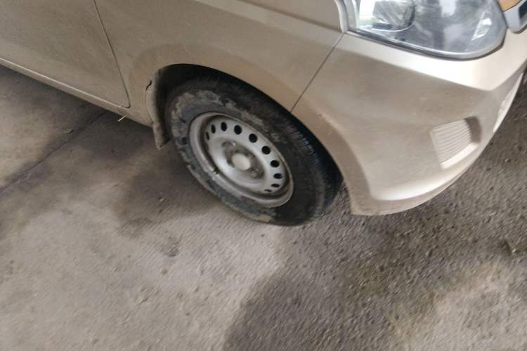 Used Wuling Rongguang V 2019 1.5L Practical Model China VI LAR Right Front Wheel Hub