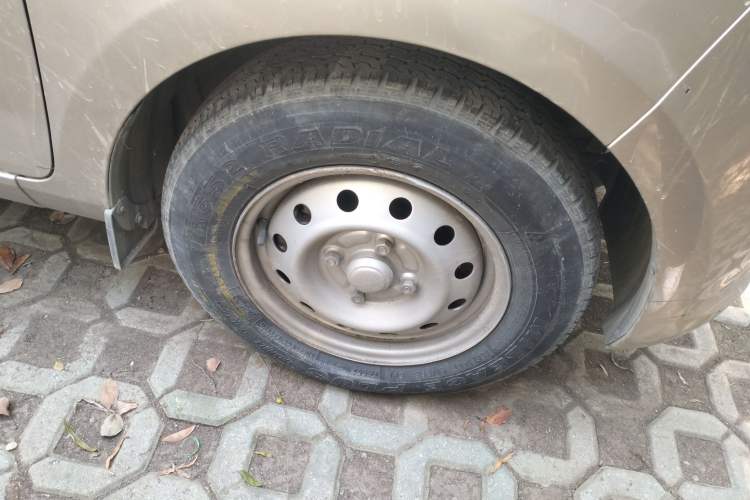 Used Wuling Rongguang V 2019 1.5L Van - Utility Model Right Front Wheel Hub