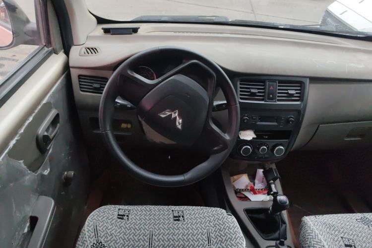 Used Wuling Rongguang V 2019 1.5L Practical Model China VI LAR Steering Wheel