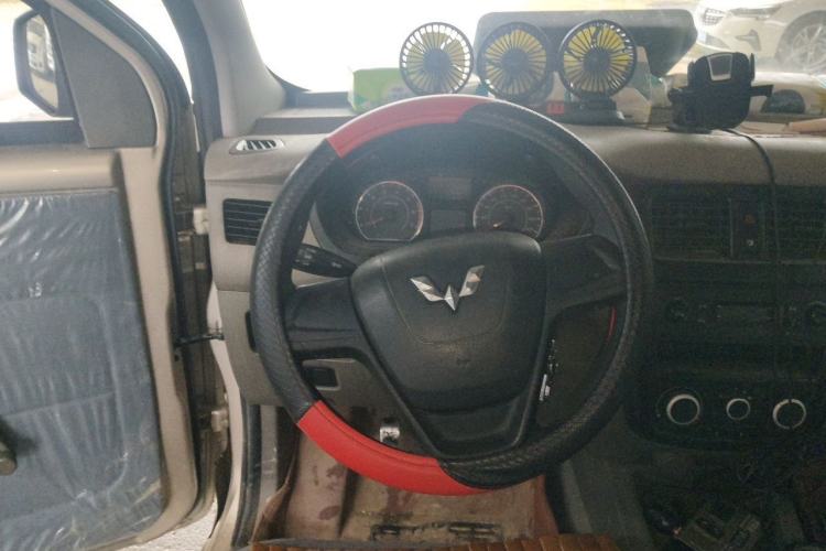 Used Wuling Rongguang V 2019 1.5L Practical Model China VI LAR Steering Wheel
