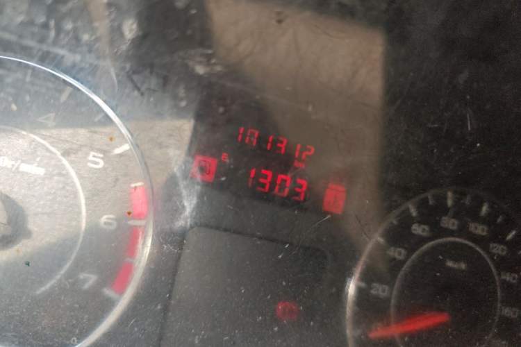 Used Wuling Rongguang V 2019 1.5L Window-Sealed Utility Model China VI LAR Odometer Close Up