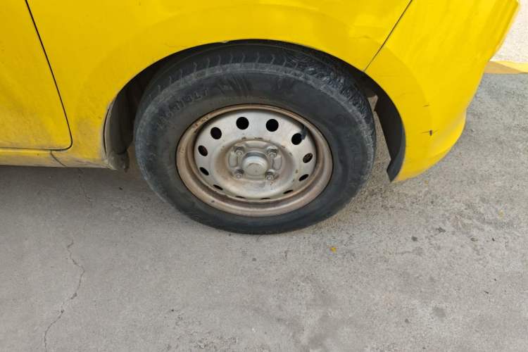 Used Wuling Rongguang V 2019 1.5L Window-Sealed Utility Model China VI LAR Right Front Wheel Hub