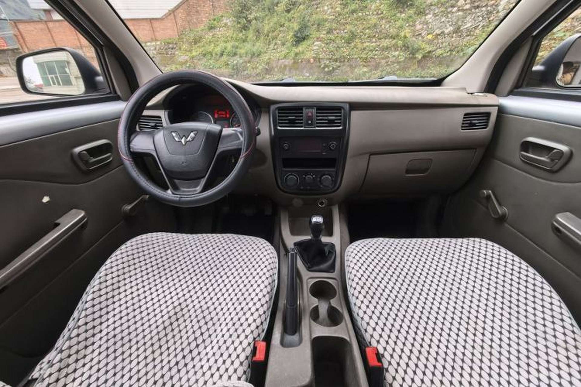 Used Wuling Rongguang V 2019 1.5L Practical Model China VI LAR Audio And AC Panel