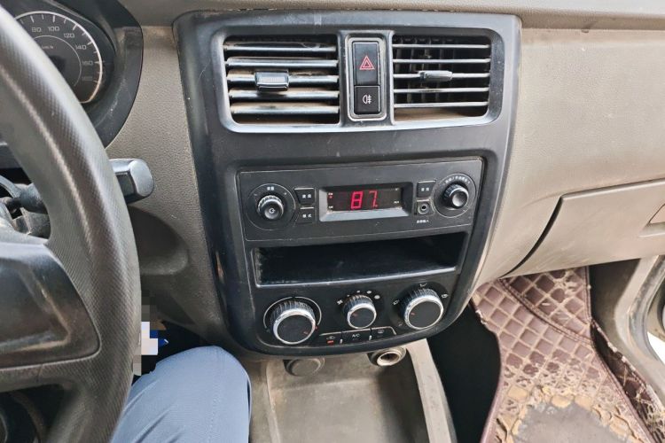 Used Wuling Rongguang V 2019 1.5L Window-Sealed Utility Model China VI LAR Audio And AC Panel