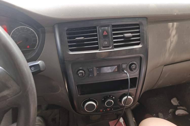 Used Wuling Rongguang V 2019 1.5L Van - Utility Model Audio And AC Panel