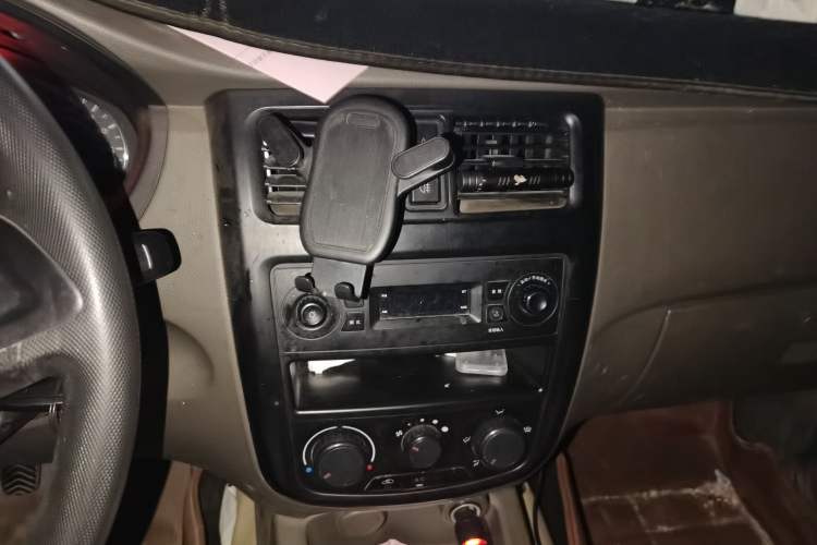 Used Wuling Rongguang V 2019 1.5L Window-Sealed Utility Model China VI LAR Audio And AC Panel