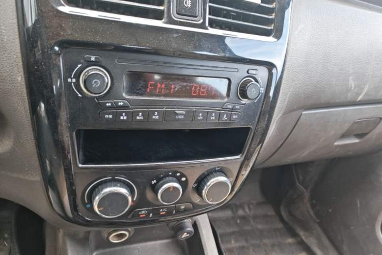 Used Wuling Rongguang V 2019 1.5L Standard Version China VI LAR Audio And AC Panel