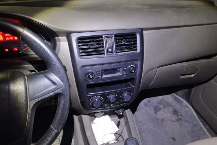 Used Wuling Rongguang V 2019 1.5L Practical Model China VI LAR Audio And AC Panel