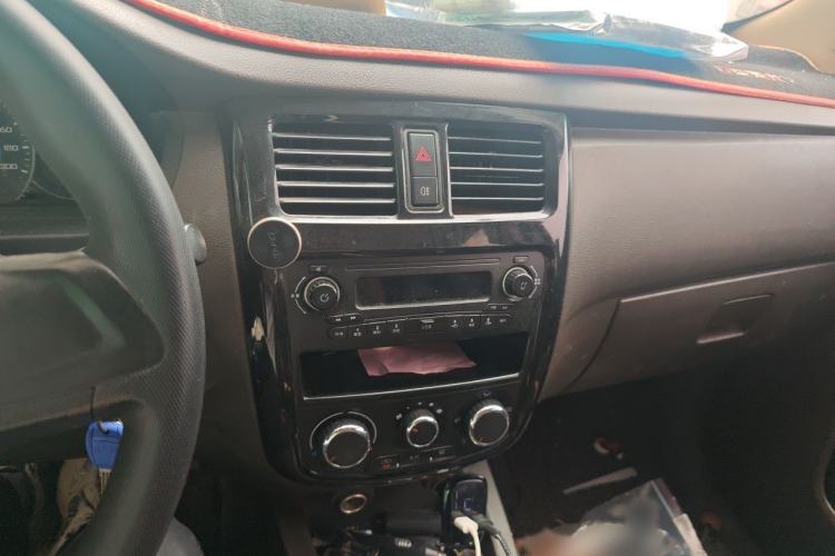 Used Wuling Rongguang V 2019 1.5L Standard Version China VI LAR Audio And AC Panel
