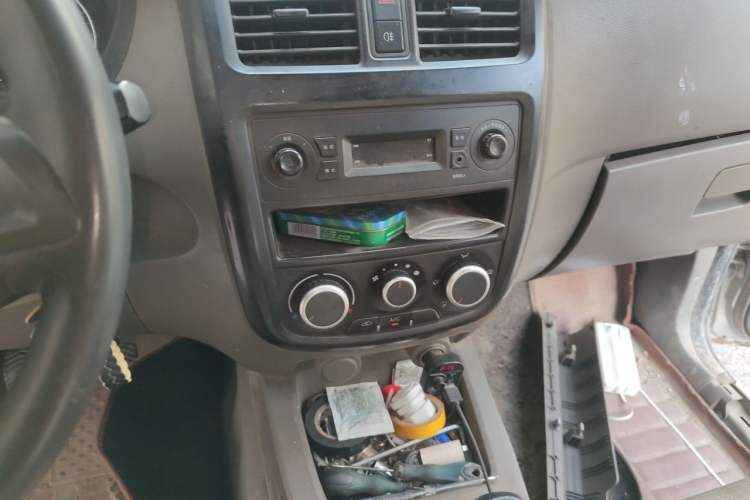 Used Wuling Rongguang V 2019 1.5L Window-Sealed Utility Model China VI LAR Audio And AC Panel