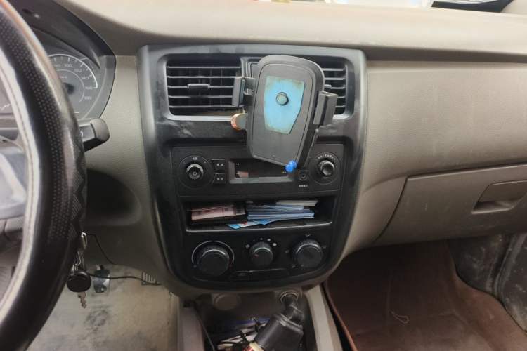 Used Wuling Rongguang V 2019 1.5L Practical Model China VI LAR Audio And AC Panel