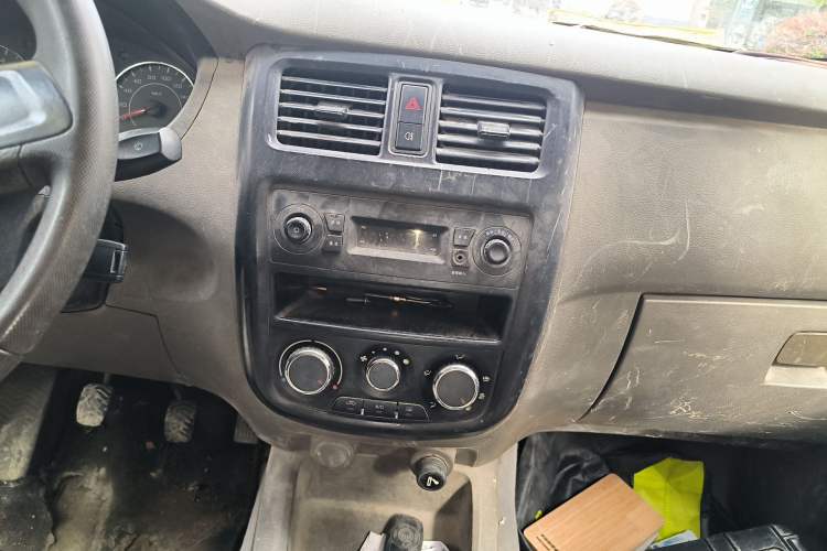 Used Wuling Rongguang V 2019 1.5L Van - Utility Model Audio And AC Panel