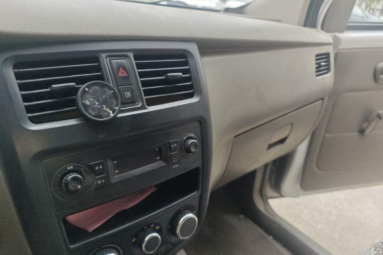 Used Wuling Rongguang V 2019 1.5L Van - Utility Model Audio And AC Panel